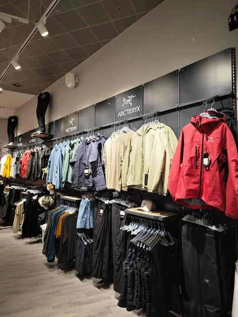 🇳🇴 Bergen, Norway | Arc'teryx Shopping Guide 🐦