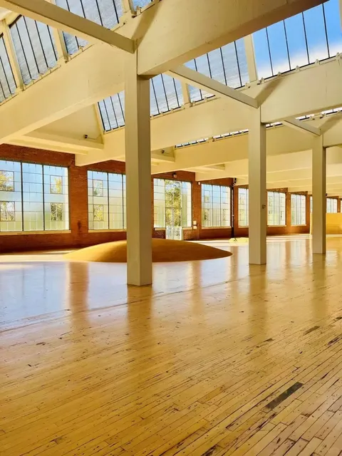 300,000 Sq Ft of Minimalist Art Heaven 🏭🎨​​