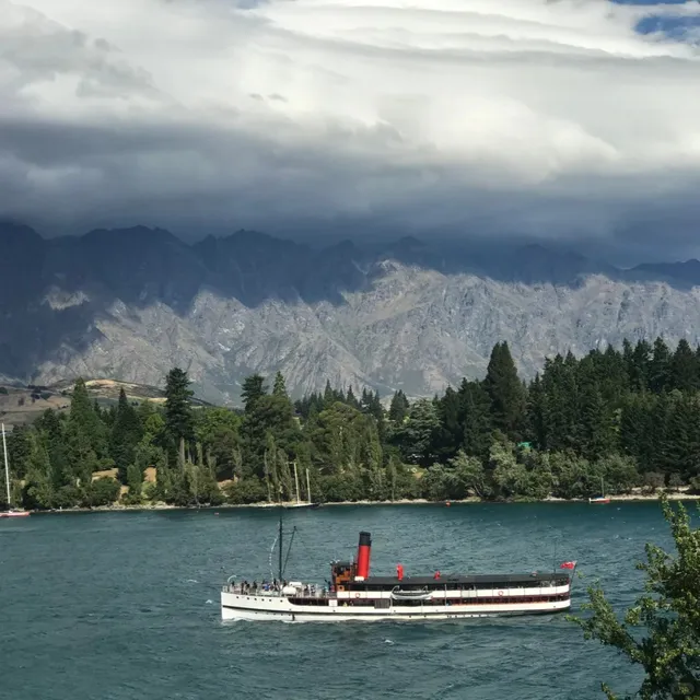 🇳🇿 Queenstown, NZ | Stay at This IG-Famous Lakeside Hotel! 🏨✨