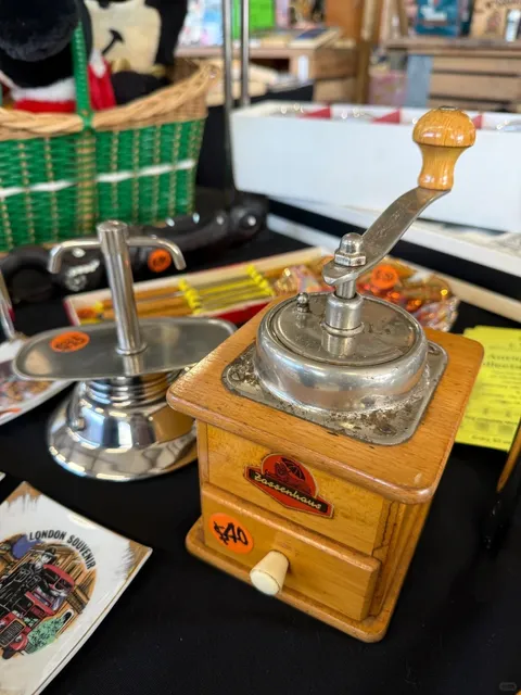 🇳🇿 Hamilton Vintage Market: A Blast to the Past! 🎸🛻