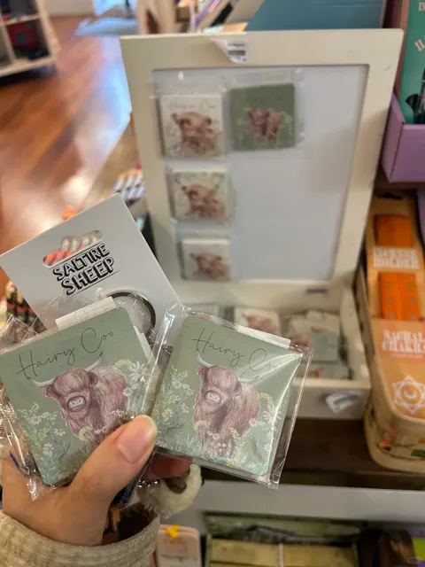 🏴󠁧󠁢󠁳󠁣󠁴󠁿 Glasgow’s Cutest Souvenirs! 🎀