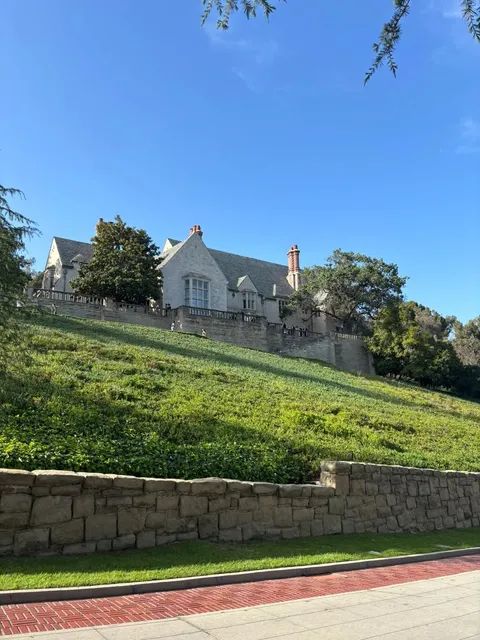 Beverly Hills’ Best-Kept Secret Garden!​​ 🌿🏰