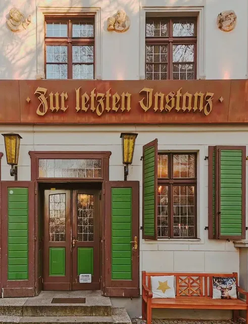 🍴 The 400-Year-Old Restaurant Where Napoleon Dined