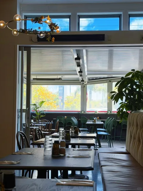 Albany’s New Cafe Gem｜Sunlit Lobster Pasta Feast ☀️