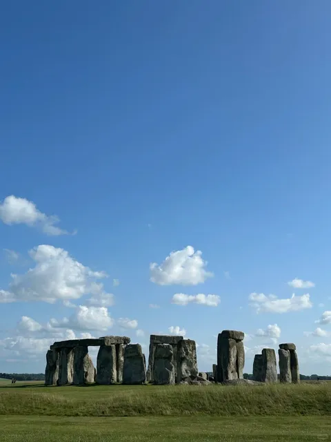 🇬🇧 Stonehenge: The Ancient Wonder You Can't Miss! 🪨✨  