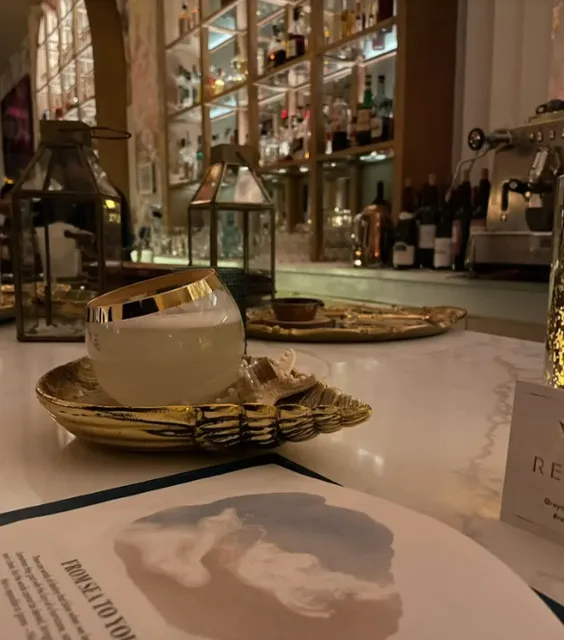 Queen Bar 👑 Has a Touch of Fantasy 🫧