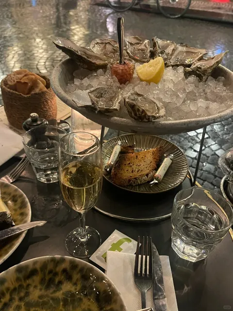 Hand over all the delicious oyster restaurants in Paris!💕