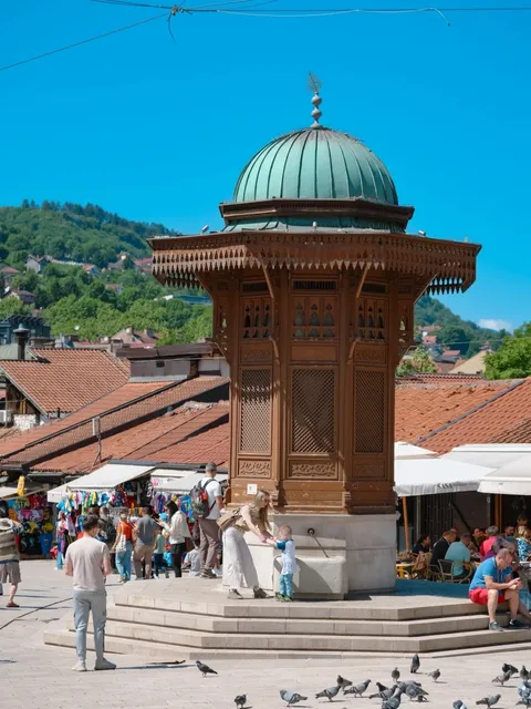 🇧🇦 In Europe, There’s a City Where a Mosque, Catholic Church