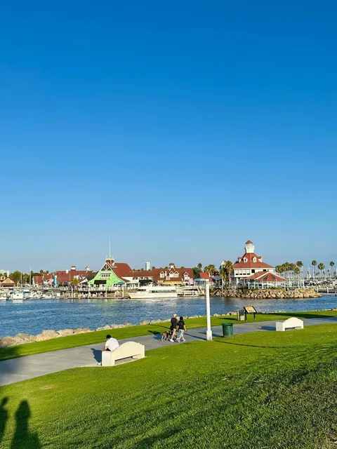 🌤️ Long Beach Stroll Guide: The Perfect Waterfront Escape