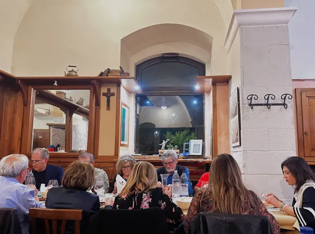 How to Find Authentic Restaurants While Traveling