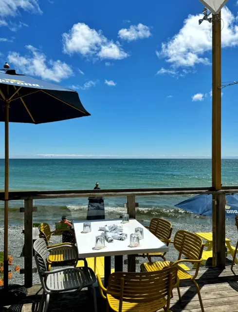 ​​Toronto’s Most Scenic Lakeside Escape | Drake Devonshire ​​ 🌊🍔