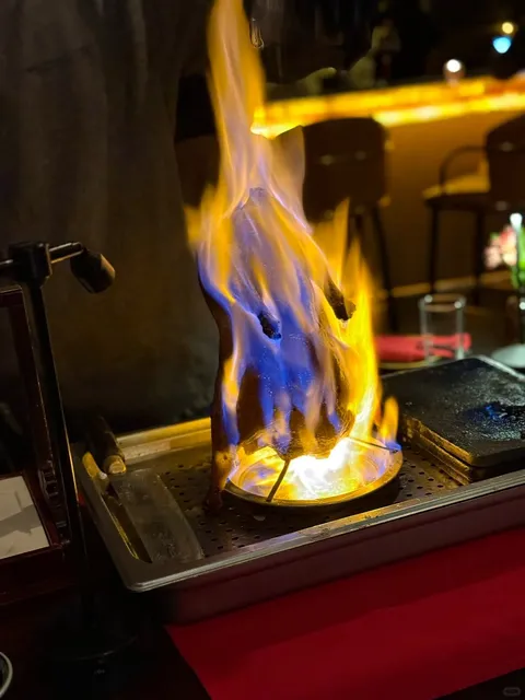 🦆 GOLDEN WUISH: Where Aesthetics Meet Flavor in Manhattan ✨