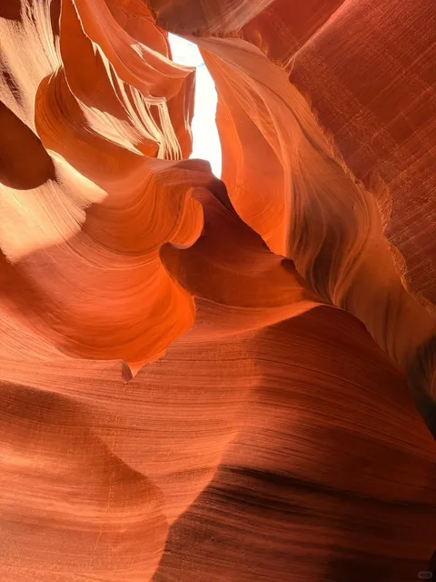 Antelope Canyon ~ A Jaw-Dropping Sandstone Symphony 🌵🌅