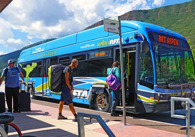 A Guide to Getting to Glenwood Springs and Aspen Without a Car 🚌🍂