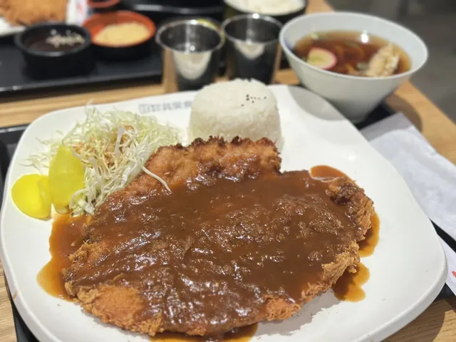 No-Tip, Generous Portions, and Affordable Tonkatsu Ramen & Udon 🍜