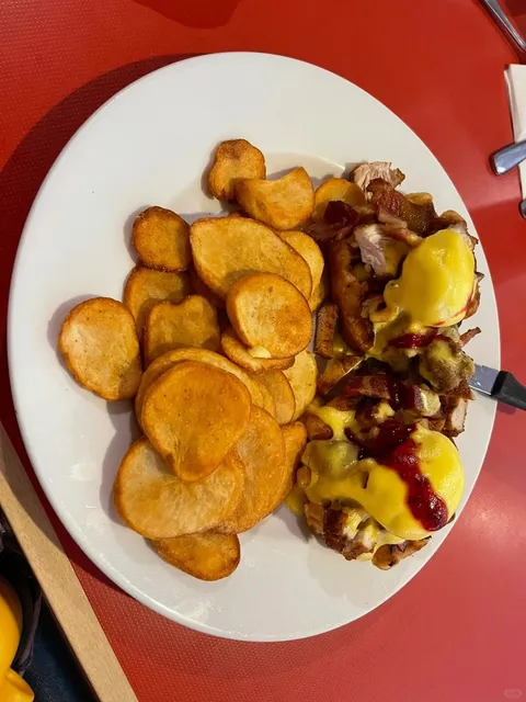 🇨🇦 Victoria Food Review No.1 — Floyd's Diner