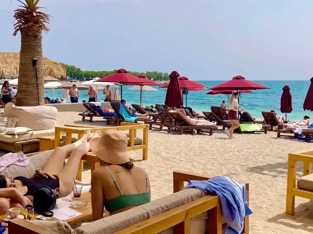 🇬🇷 Athens' Beaches: As Beautiful as the South of France!