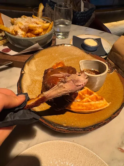 🏴󠁧󠁢󠁳󠁣󠁴󠁿 Duck & Waffle—The Place Where Ducks Take Flight