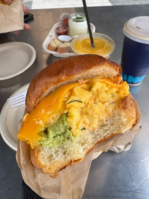 🍔 Eggslut Ordering Guide in LA | With Menu Prices!