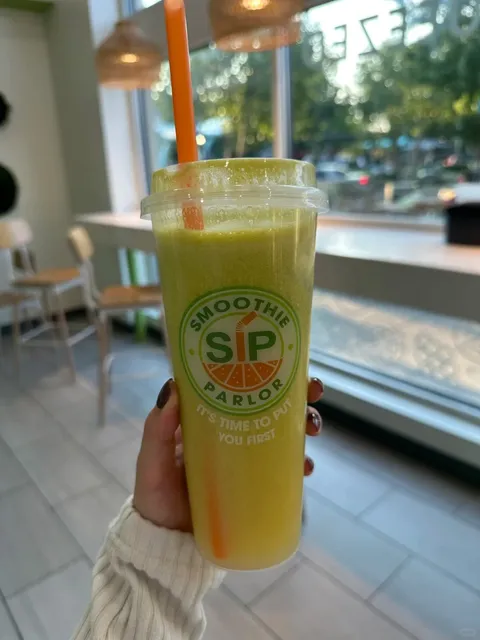 Sip Smoothie Parlor, a small juice bar in Baltimore 🍹