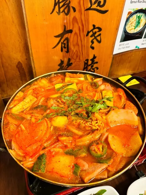 This Ktown Spot Nails It! 🍲｜LA’s Cozy Classic Army Stew