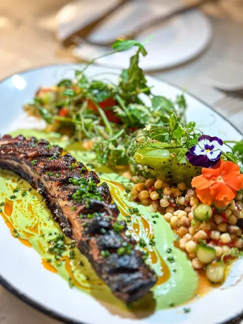 LA｜Steakhouse in a European Courtyard ⛲️ Vibe On Point