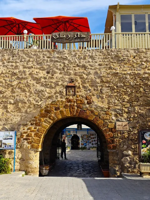 The Enchanting Medina of Hammamet: Where Time Stands Still 🏰🌏