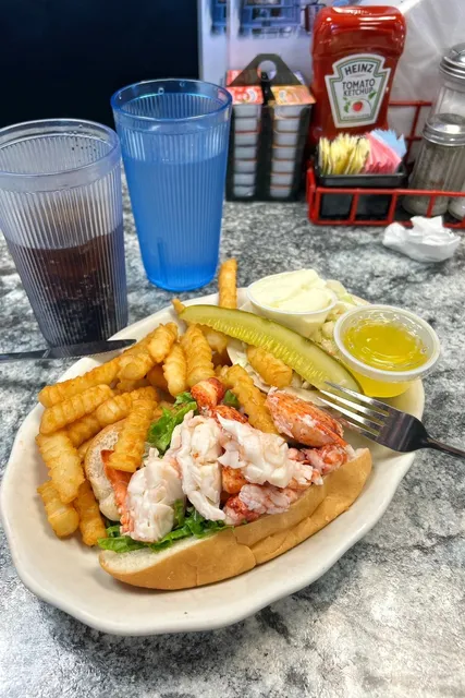 ME | ‼️ In Portland, I Tried the Real Boston Lobster Roll ‼️