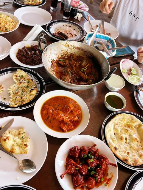  Kampala Eats | Nayaab - Insanely Good Indian Food! 🍛✨