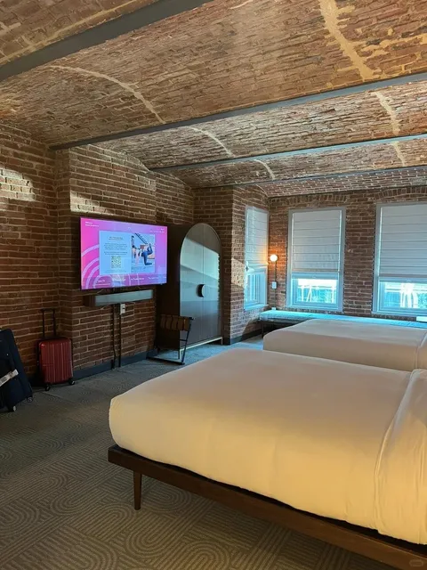 A Red-Brick Industrial Chic Hotel – Way Better Than Expected! 😭❤️  