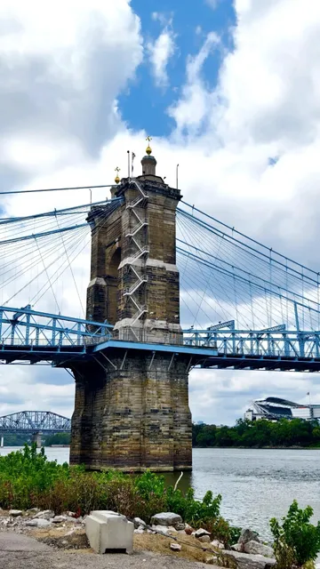 Cincinnati – The Blue Bridge 🌉💙