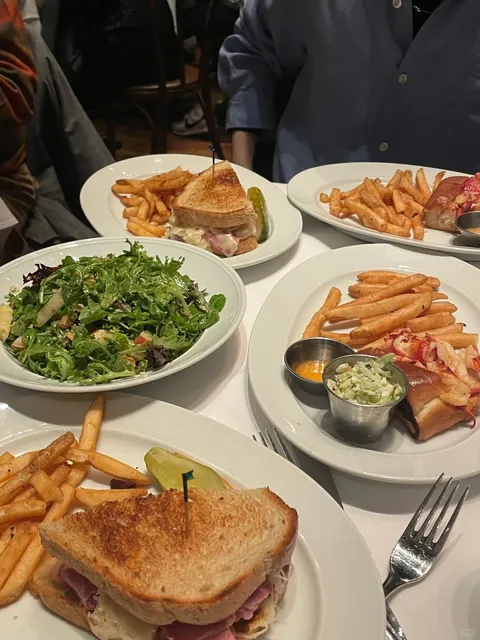 Georgetown Check-in | DC Chain American Restaurant Clyde’s