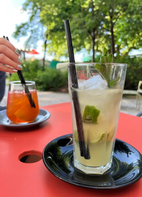 A Delicious Burger Experience! 🍔✨ The Perfect Laid-Back Afternoon