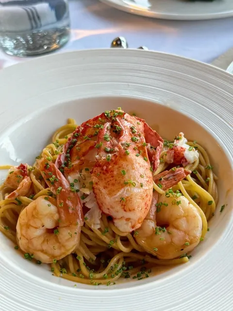 🦀 Victoria Dining | Finn's Seafood Chops Cocktails 🍹