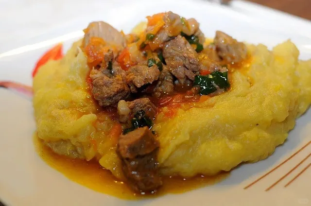 Uganda’s National Dish: Matooke – The Magic of Banana Stew! 🍌🍛