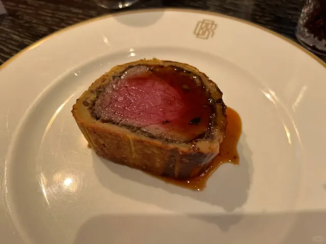 🇬🇧 London's Legendary Wellington Steak at Bob Bob Ricard! 🥩✨  