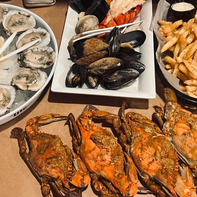 Baltimore Local Crab House Gem – Right Next to Domino Sugar 🦀
