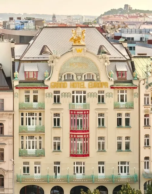 𝑃𝑟𝑎𝑔𝑢𝑒｜W Hotel vs. Four Seasons