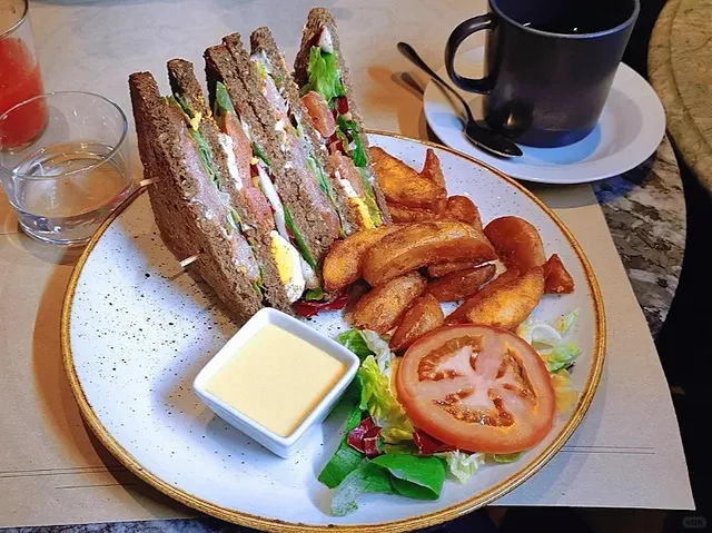 Stuffed from Brunch in Milan: Eppol 🥂✨