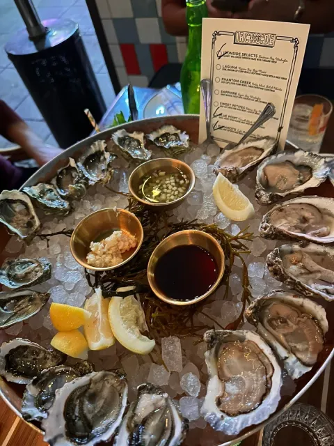 🌊 Great Vibes, Decent Food! 🦪