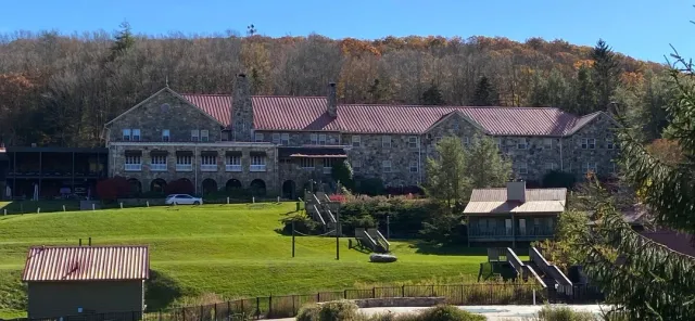 🍂 Absolutely Exquisite – An Autumn Paradise Found! 🏡