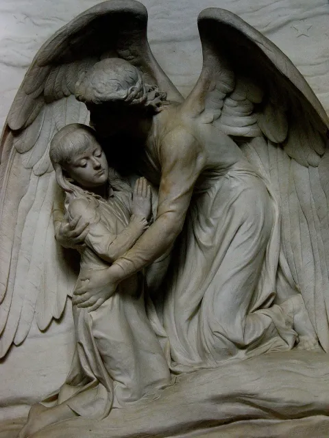 An Inspiring Valhalla – Highgate Cemetery Tour! 🌿