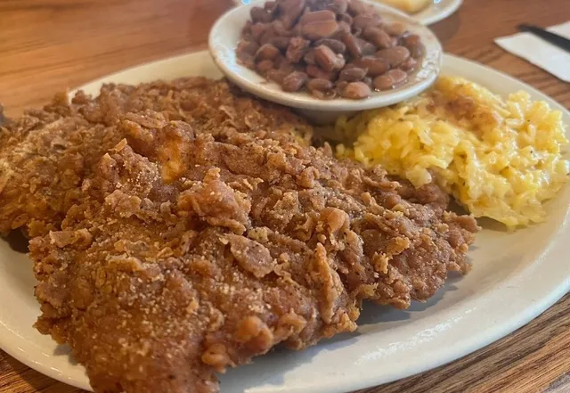 A Cozy Restaurant with American Rustic Charm