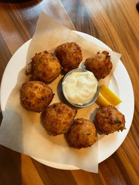 Perfect for a Standard Travel Meal 🍽️🛎️