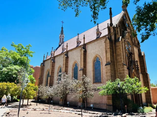 Santa Fe's Healing Adobe Houses