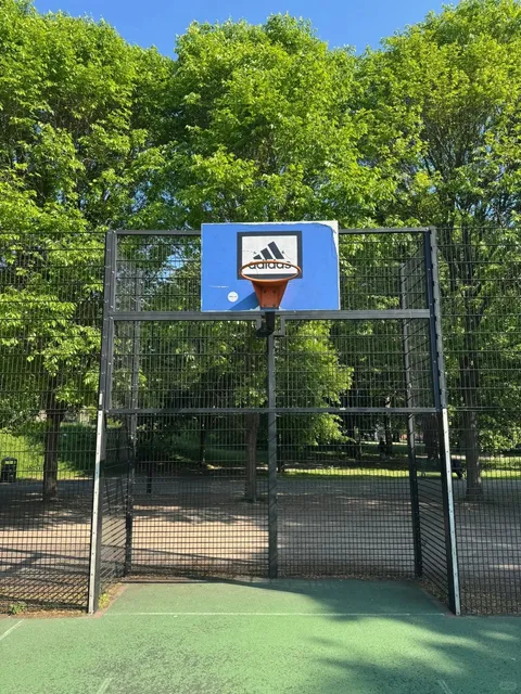 London Outdoor Basketball Court Tour — Vauxhall 🏀🌿