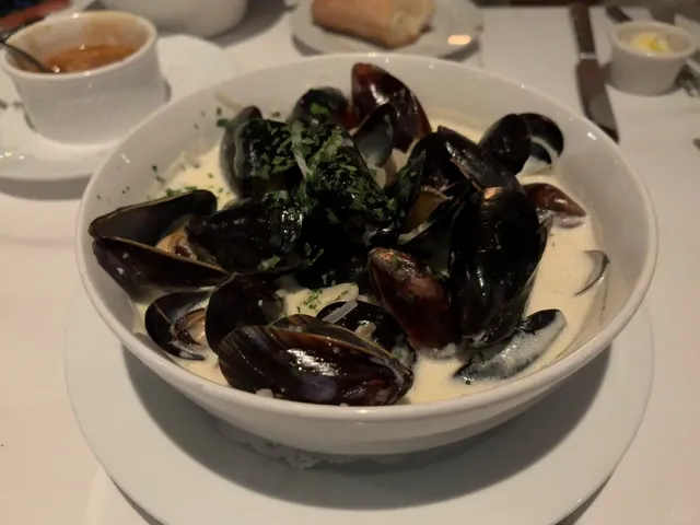 Charming French Date Night Spot in Atlanta's Buckhead 💕🇫🇷