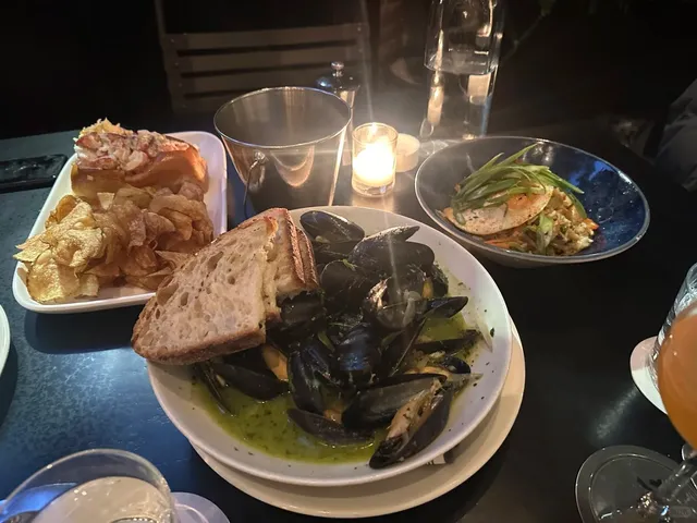 Row 34: A Must-Try Seafood Restaurant in Boston 🦞🌟