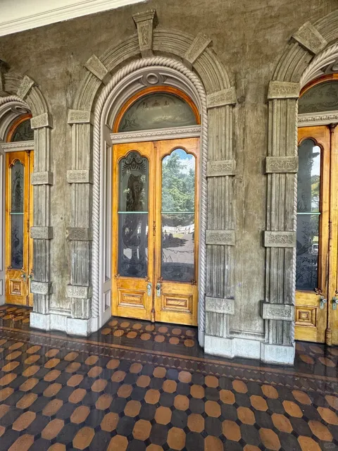 ʻIolani Palace: A Royal Step Back in Time 👑