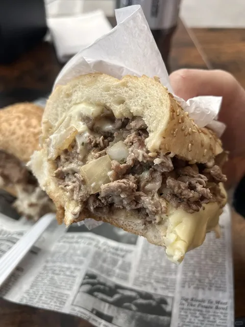 Philadelphia Food | 4.9-rated Cheesesteak next to City Hall 🧀